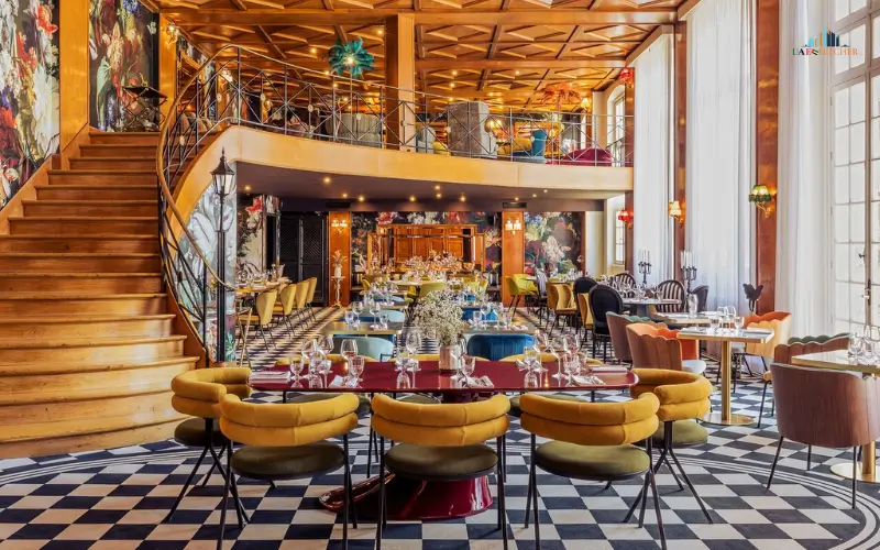 Dining at Shatea Mall